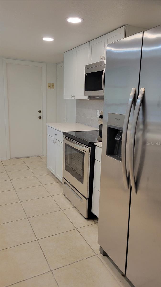 SHADOW LAKES - Residential Lease