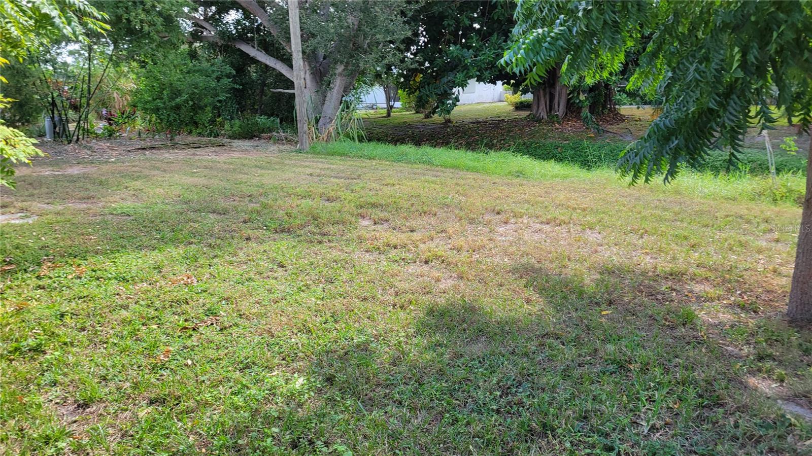 SHADOW LAKES - Residential Lease