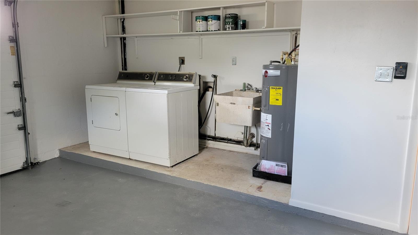 SHADOW LAKES - Residential Lease