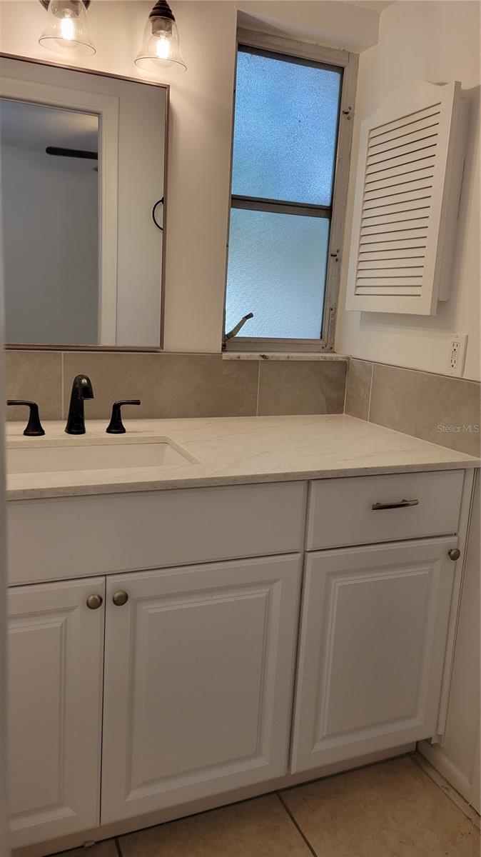 SHADOW LAKES - Residential Lease