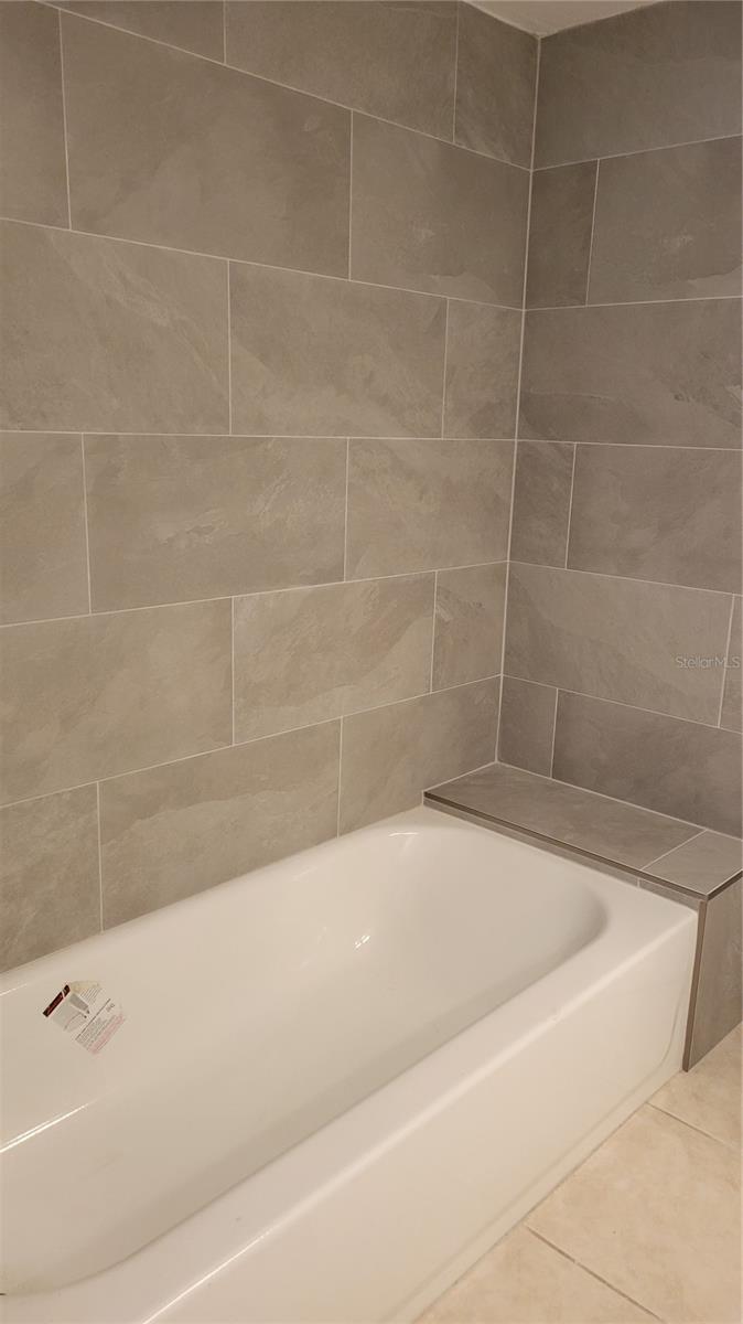 SHADOW LAKES - Residential Lease