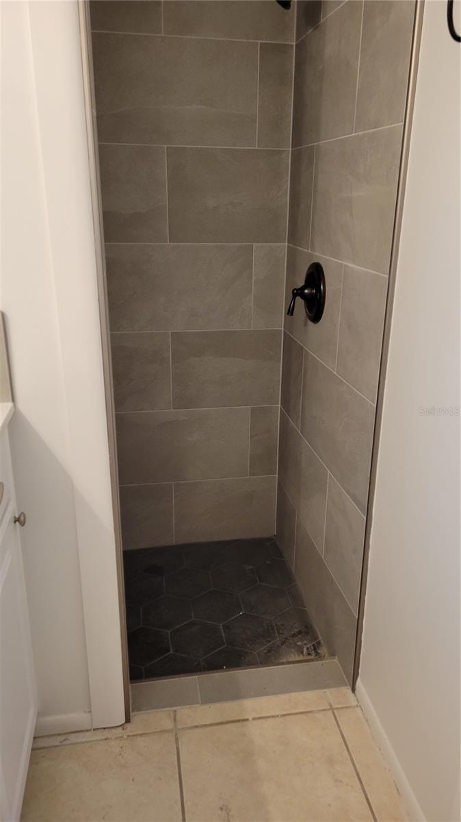 SHADOW LAKES - Residential Lease