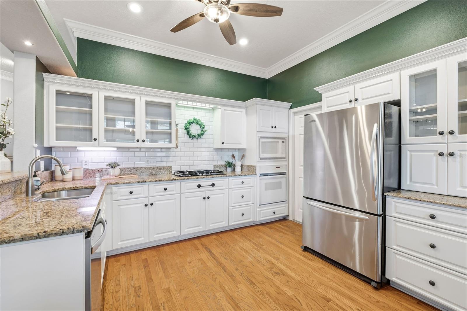 EDGEWOOD VILLAGE ON LAKE CONWAY - Residential