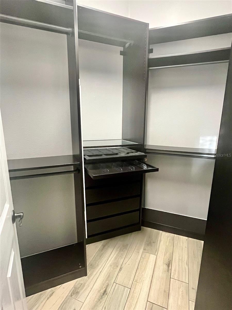 EDGEWOOD VILLAGE ON LAKE CONWAY - Residential