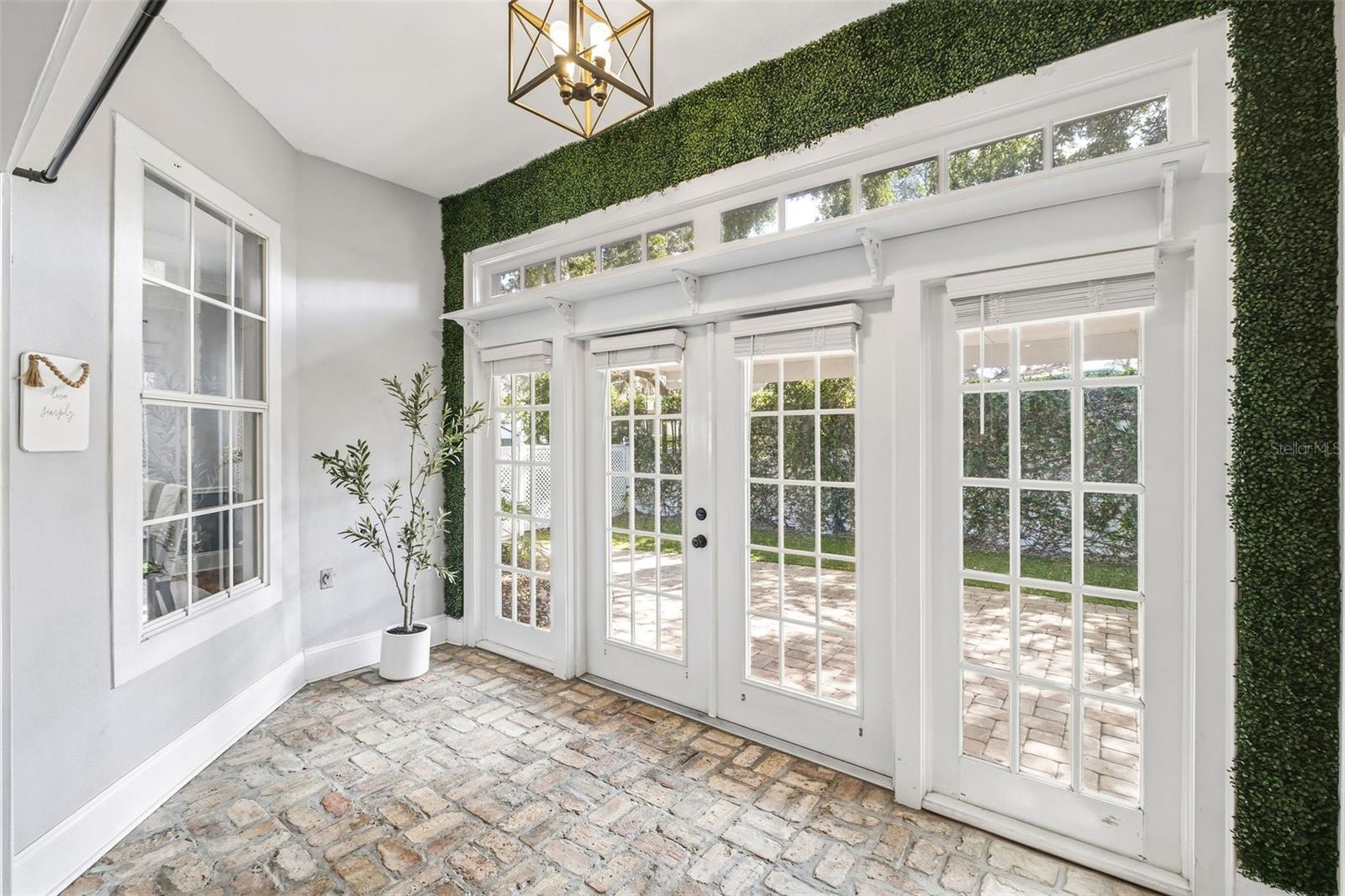 EDGEWOOD VILLAGE ON LAKE CONWAY - Residential