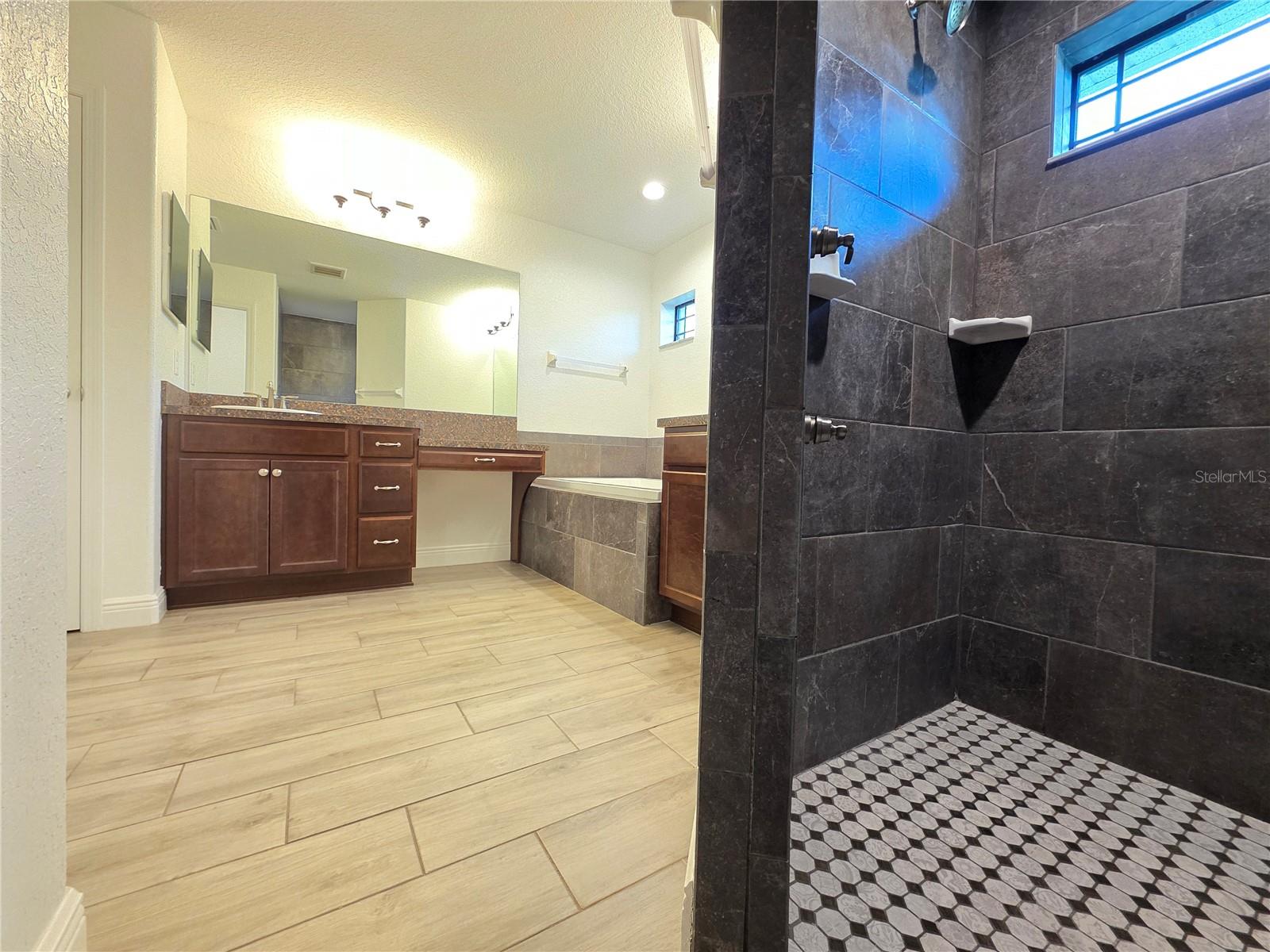 ROYAL HIGHLANDS - Residential