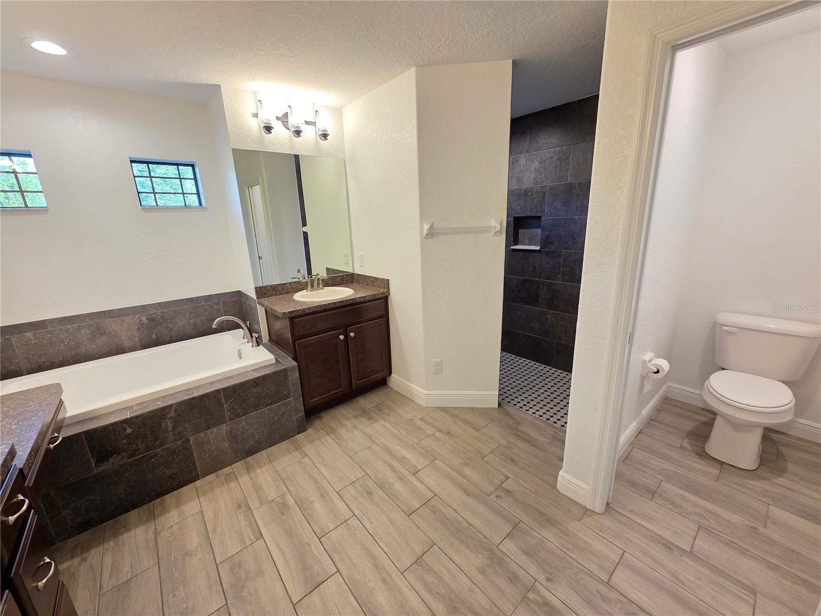 ROYAL HIGHLANDS - Residential