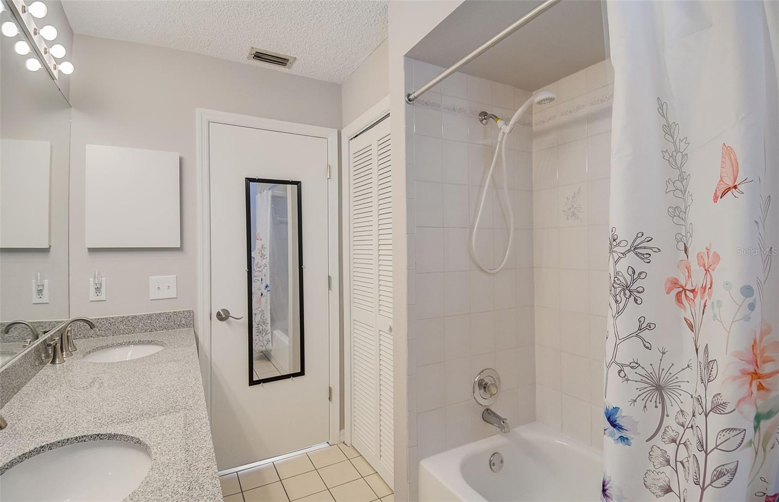 THE HIGHLANDS - Residential