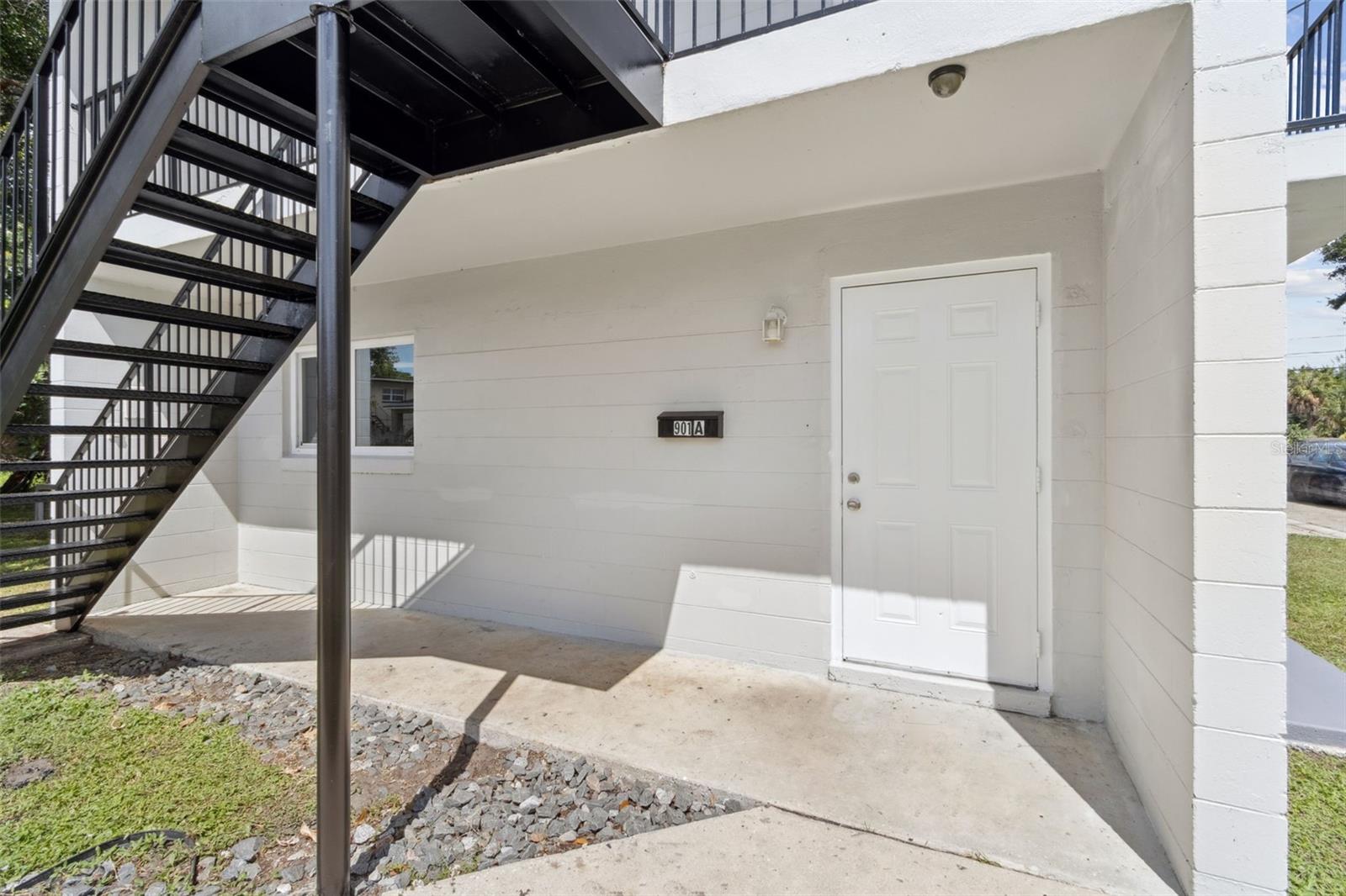 901 COLYER STREET A & B