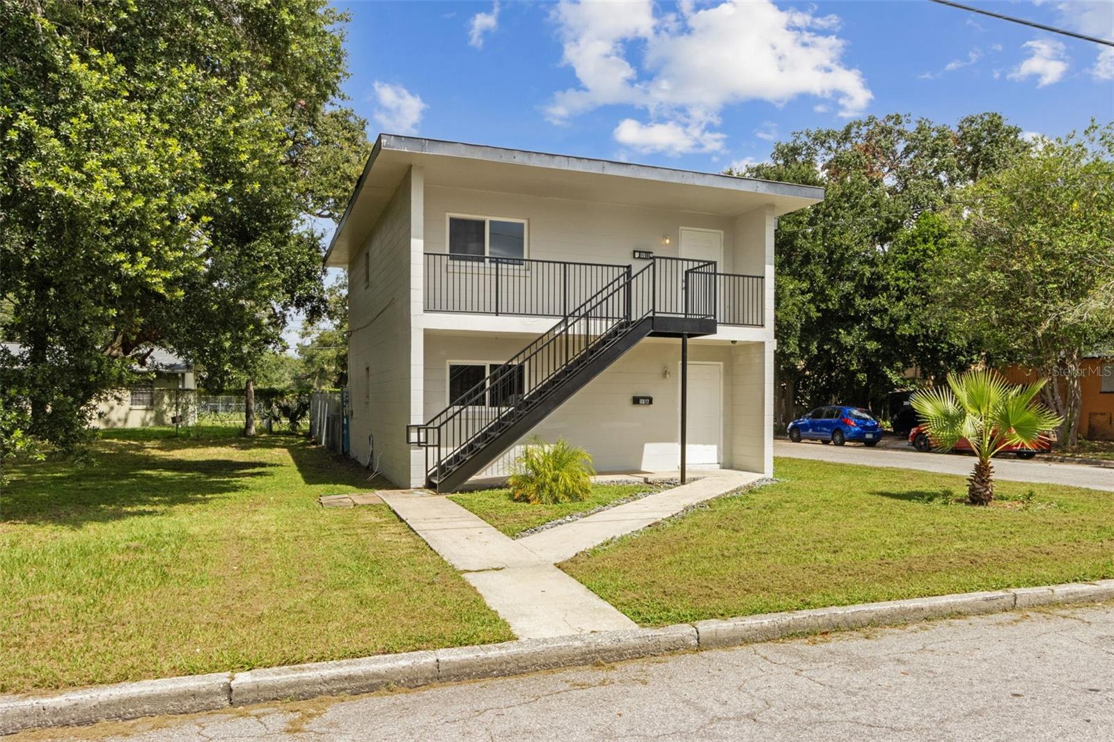 901 COLYER STREET A & B