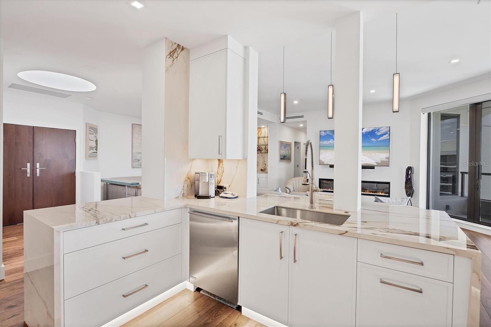 PROMENADE - Residential Lease