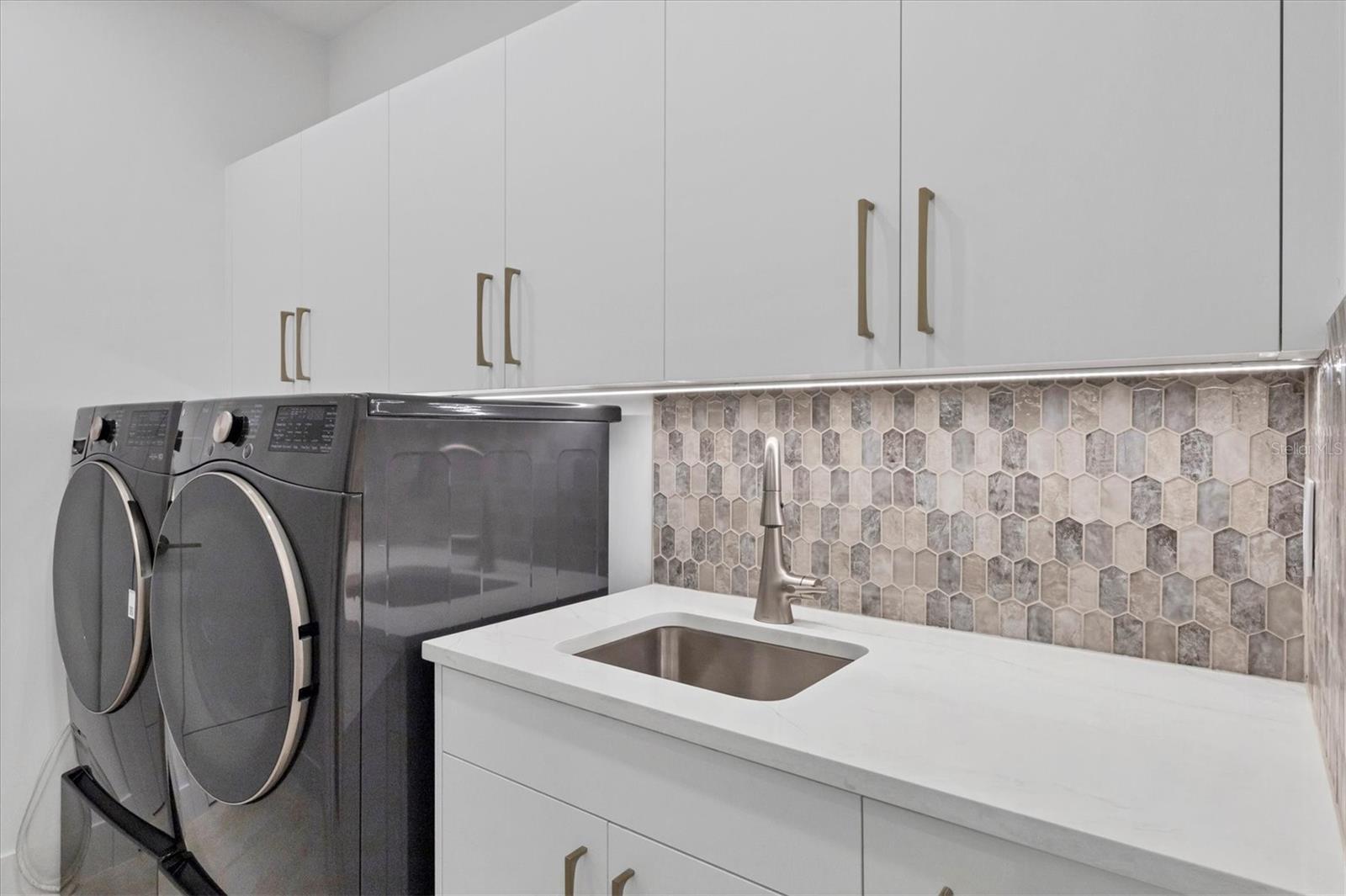 PROMENADE - Residential Lease