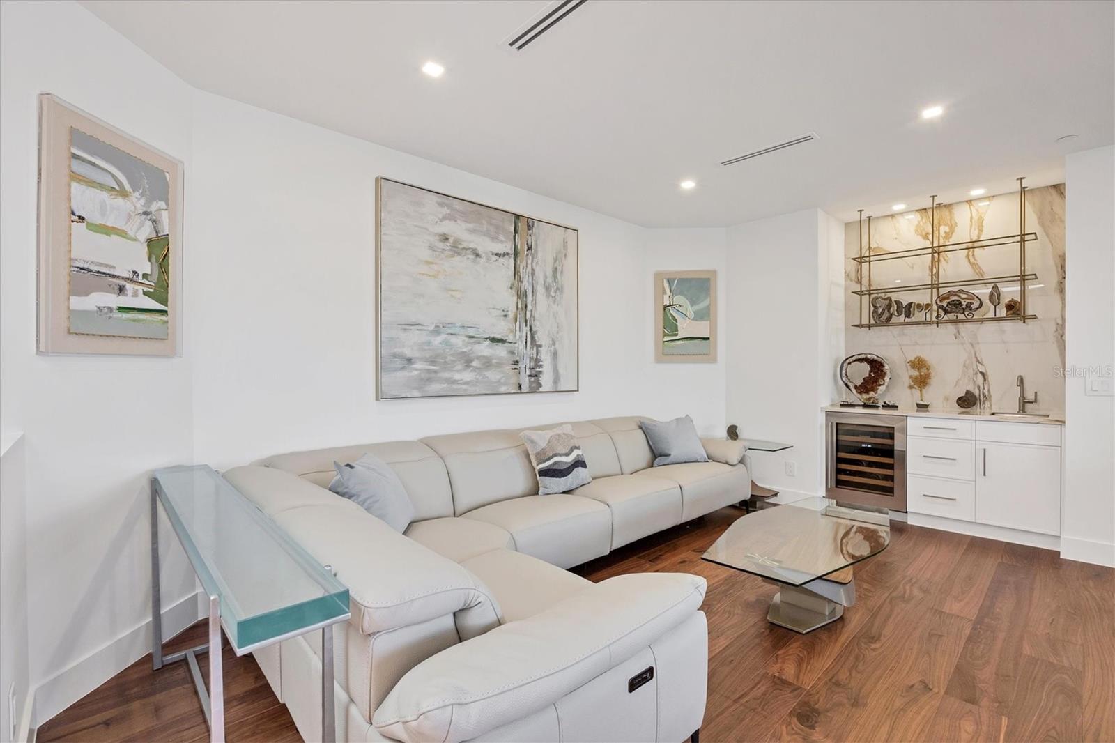 PROMENADE - Residential Lease