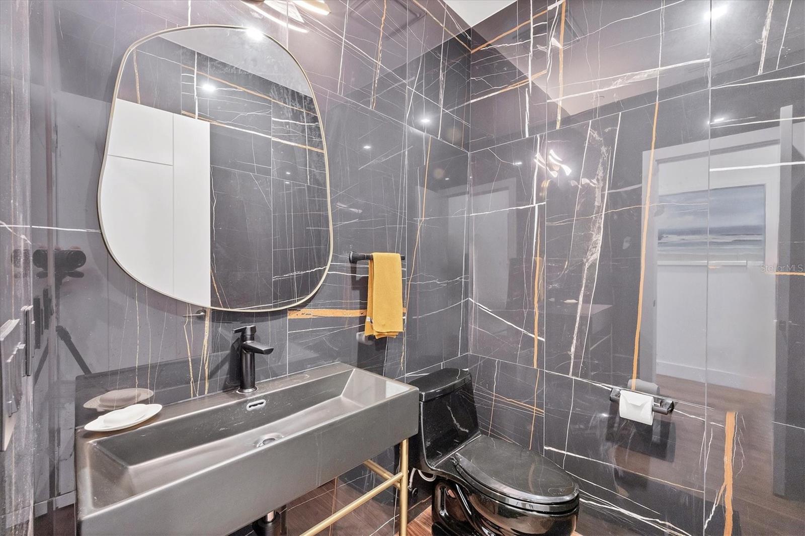 PROMENADE - Residential Lease