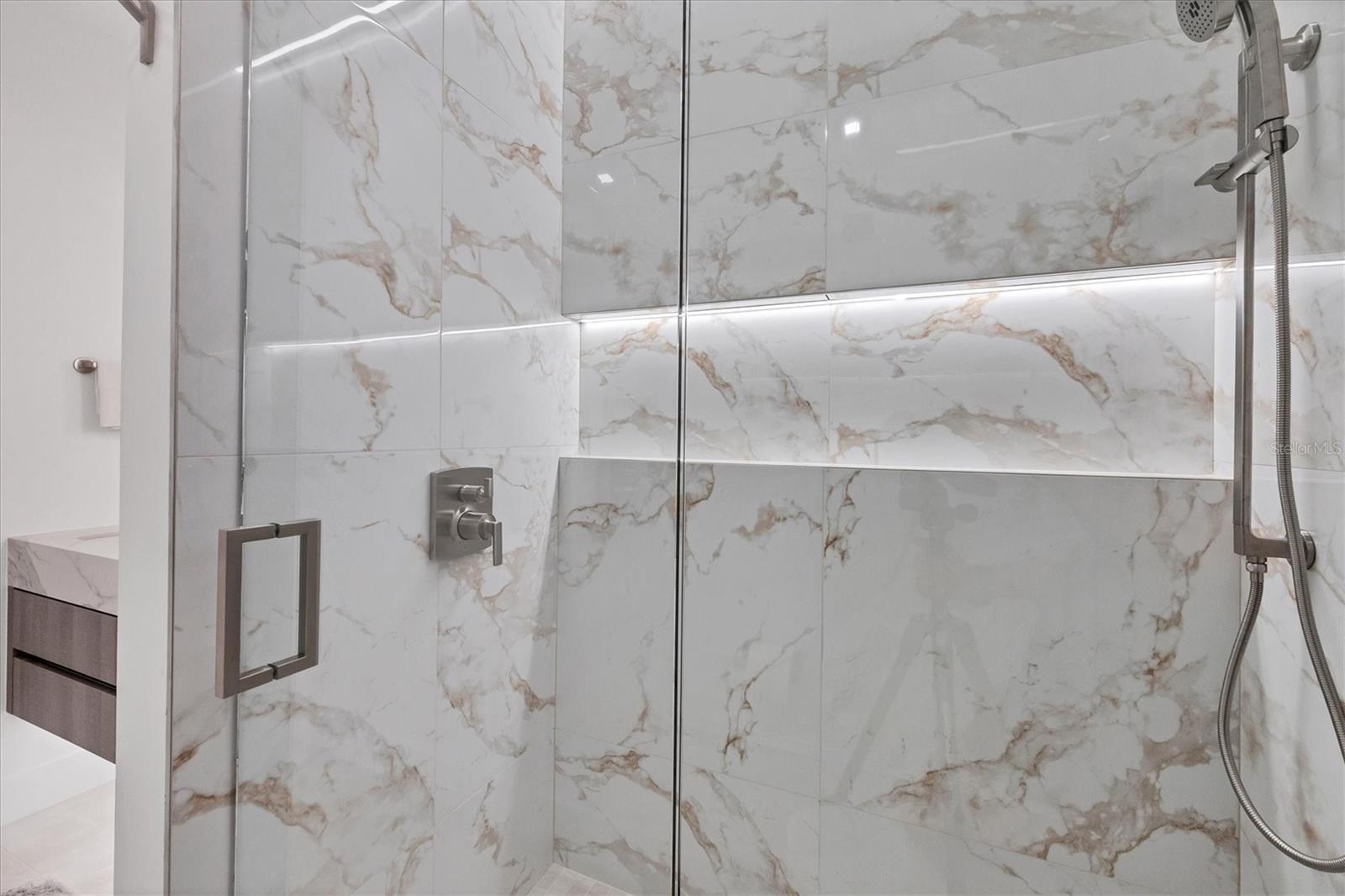 PROMENADE - Residential Lease