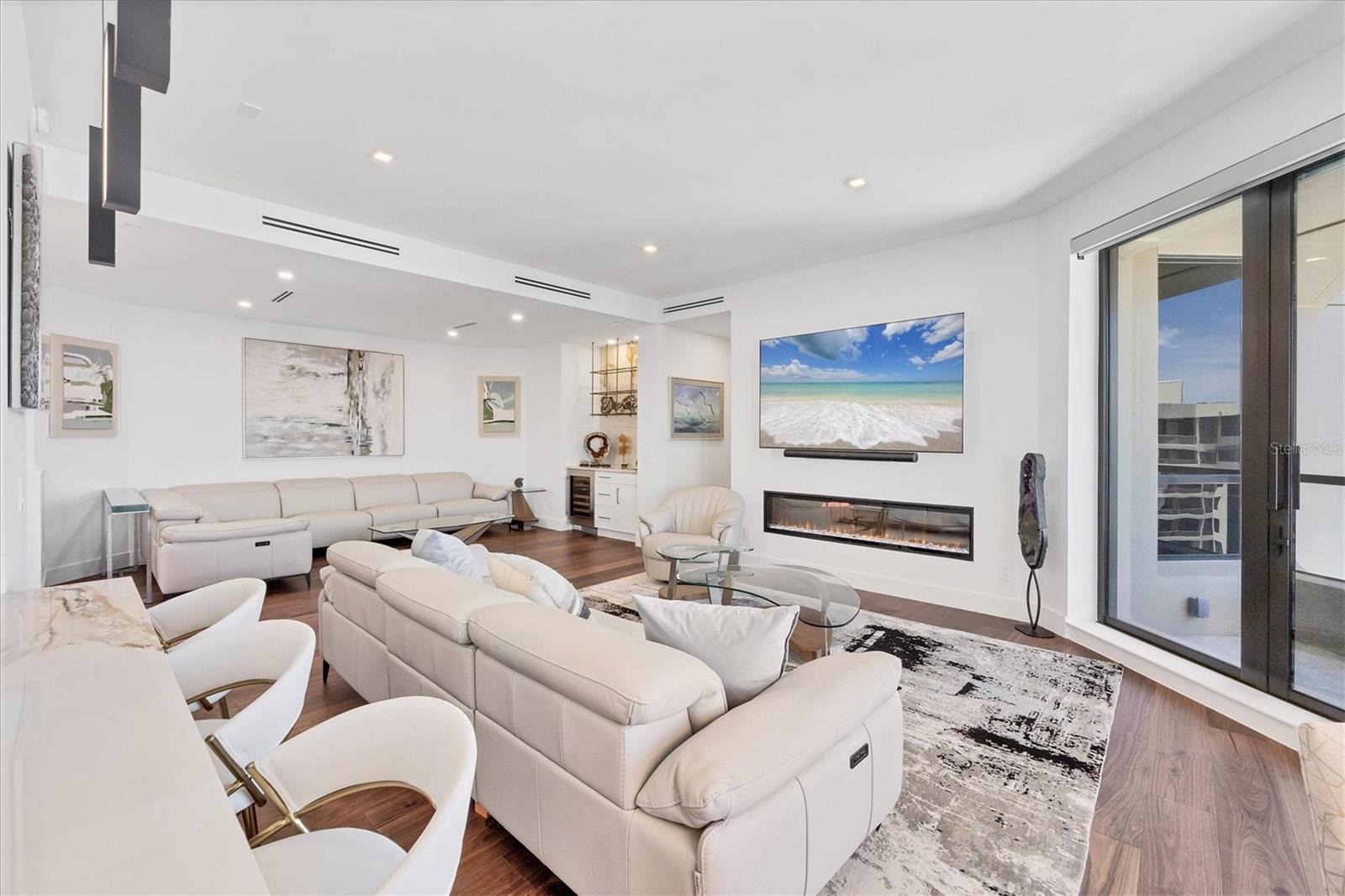 PROMENADE - Residential Lease