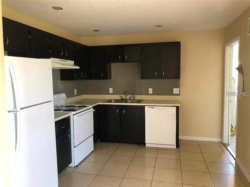 Photo of 330 Colonade Court, Kissimmee, FL 34758 (MLS # O6420097)