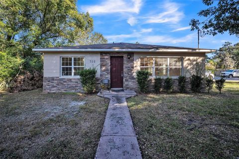 A home in PLANT CITY