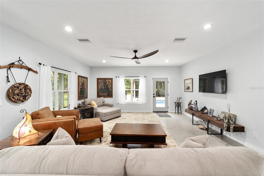 Photo of 19189 N Us Highway 301, Citra, FL 32113 (MLS # GC534974)