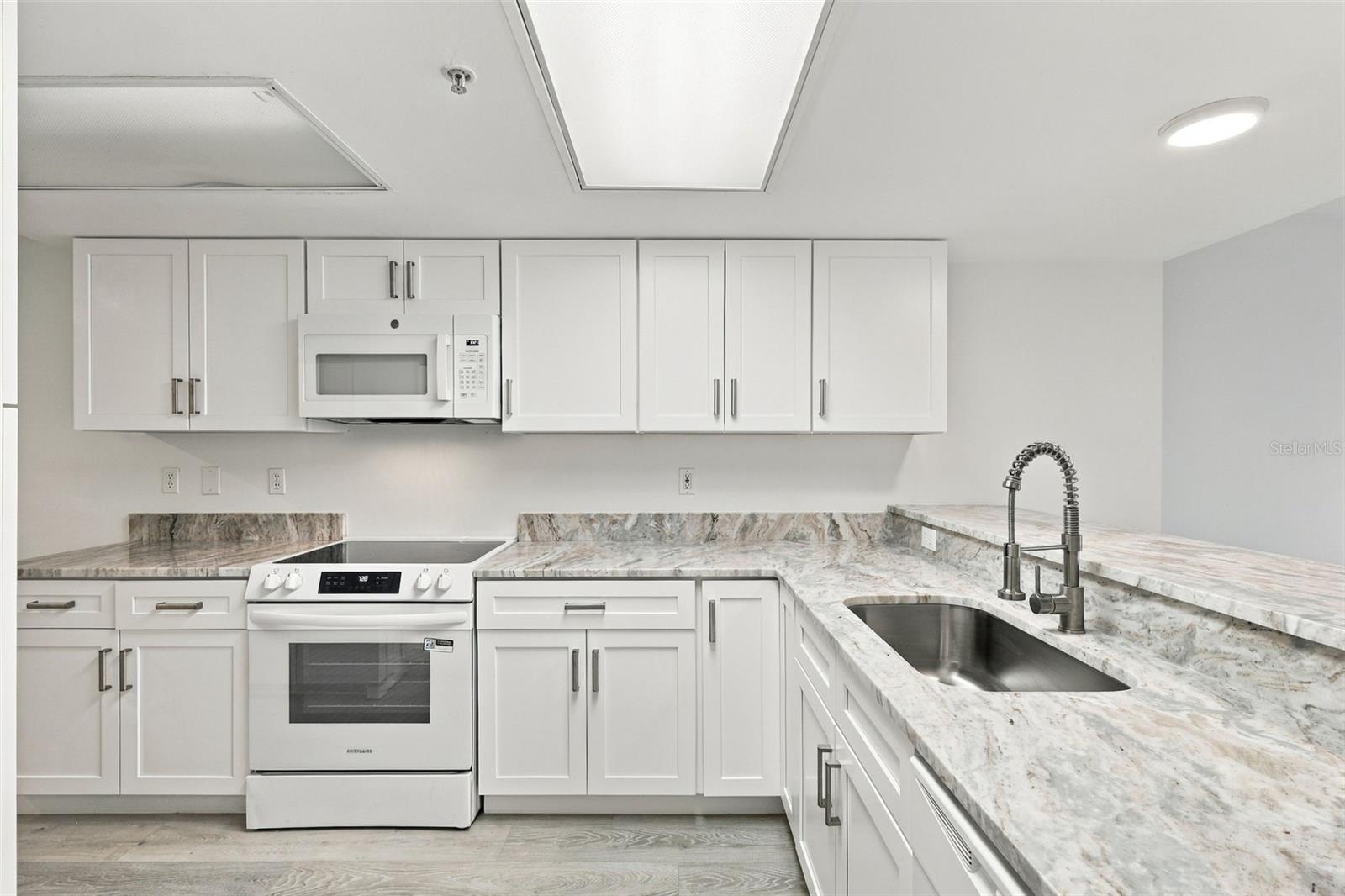 4 OCEANS WEST BOULEVARD 402A
