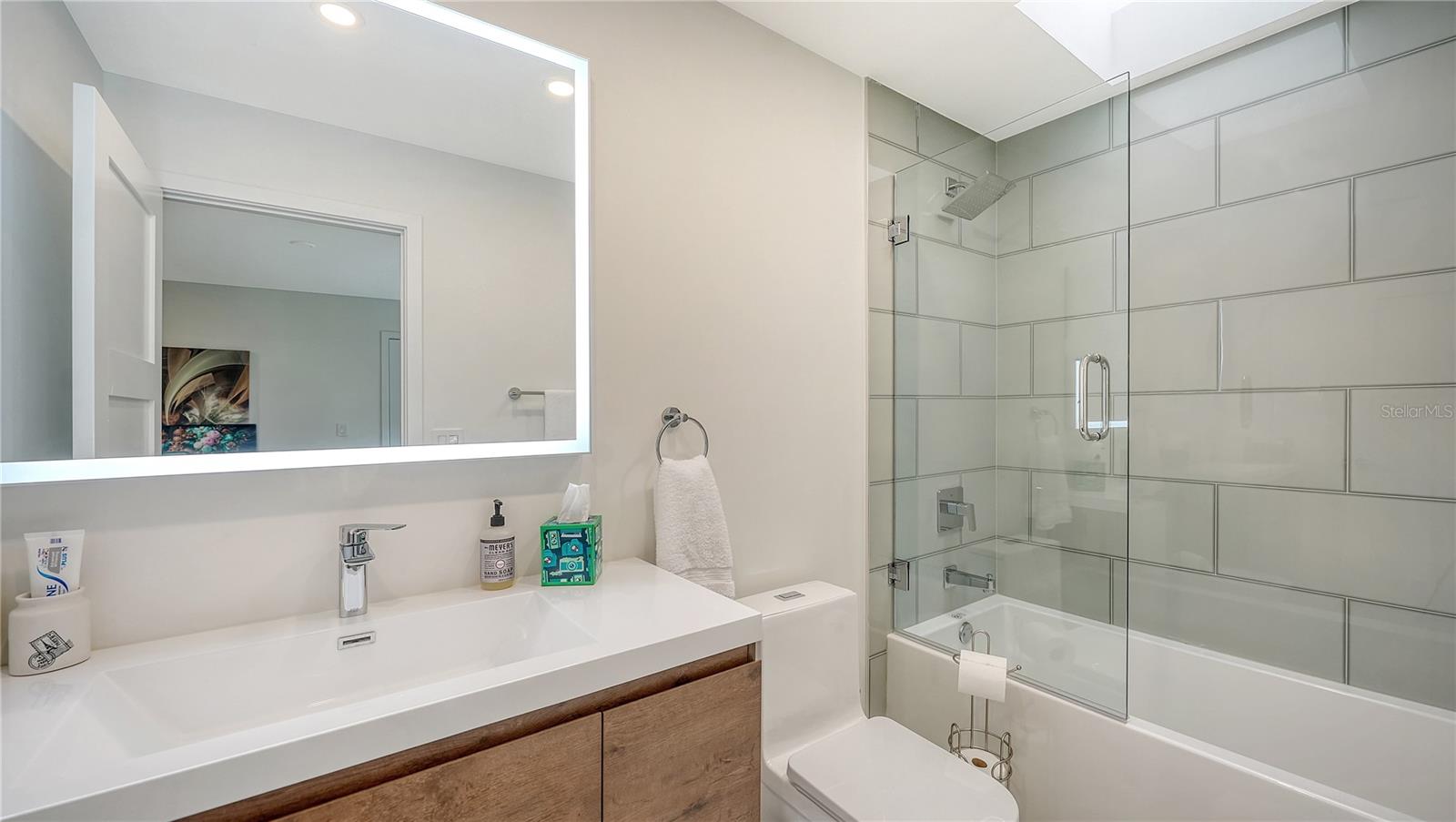 SOUTHPOINTE SHORES - Residential