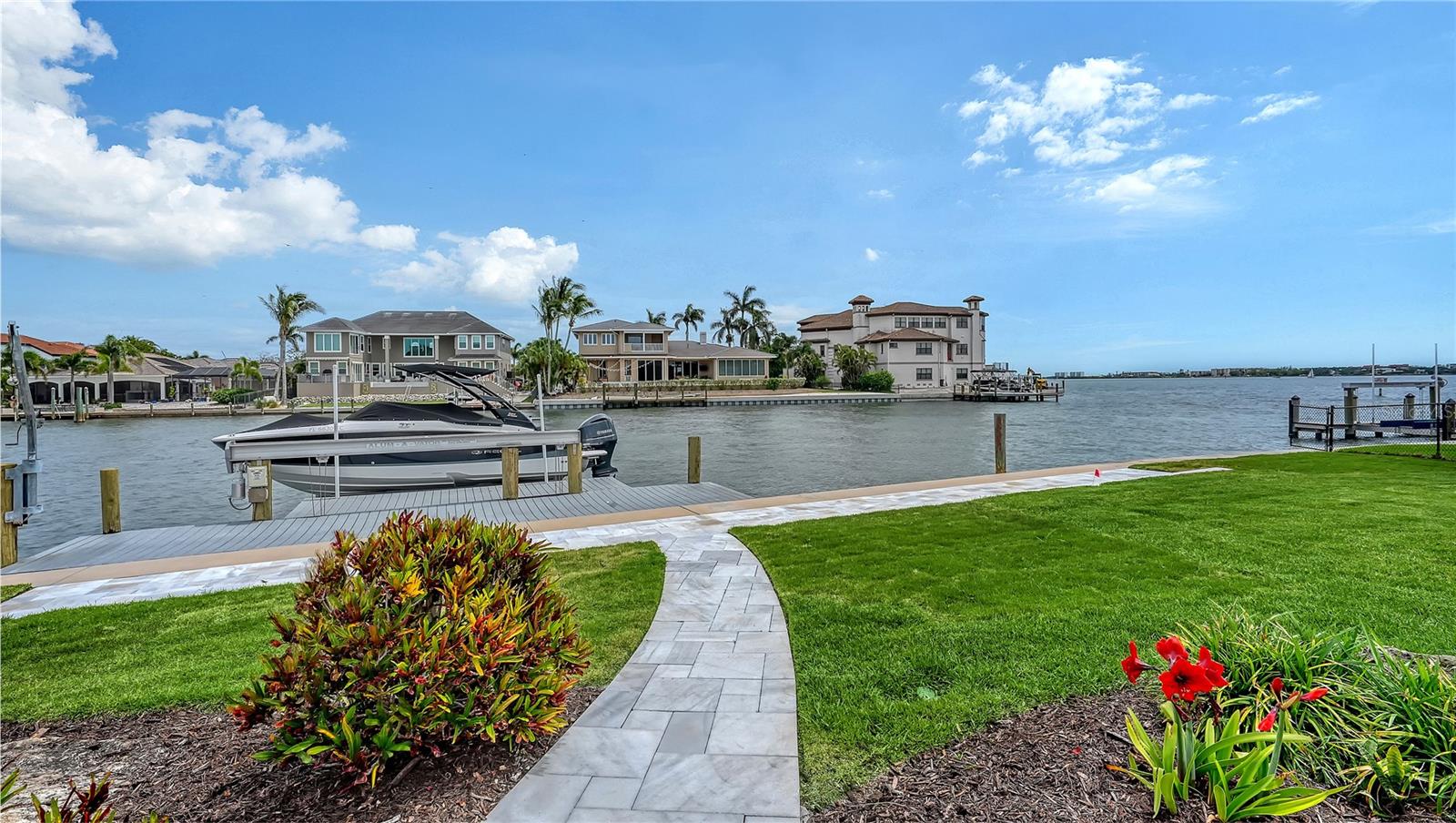 SOUTHPOINTE SHORES - Residential