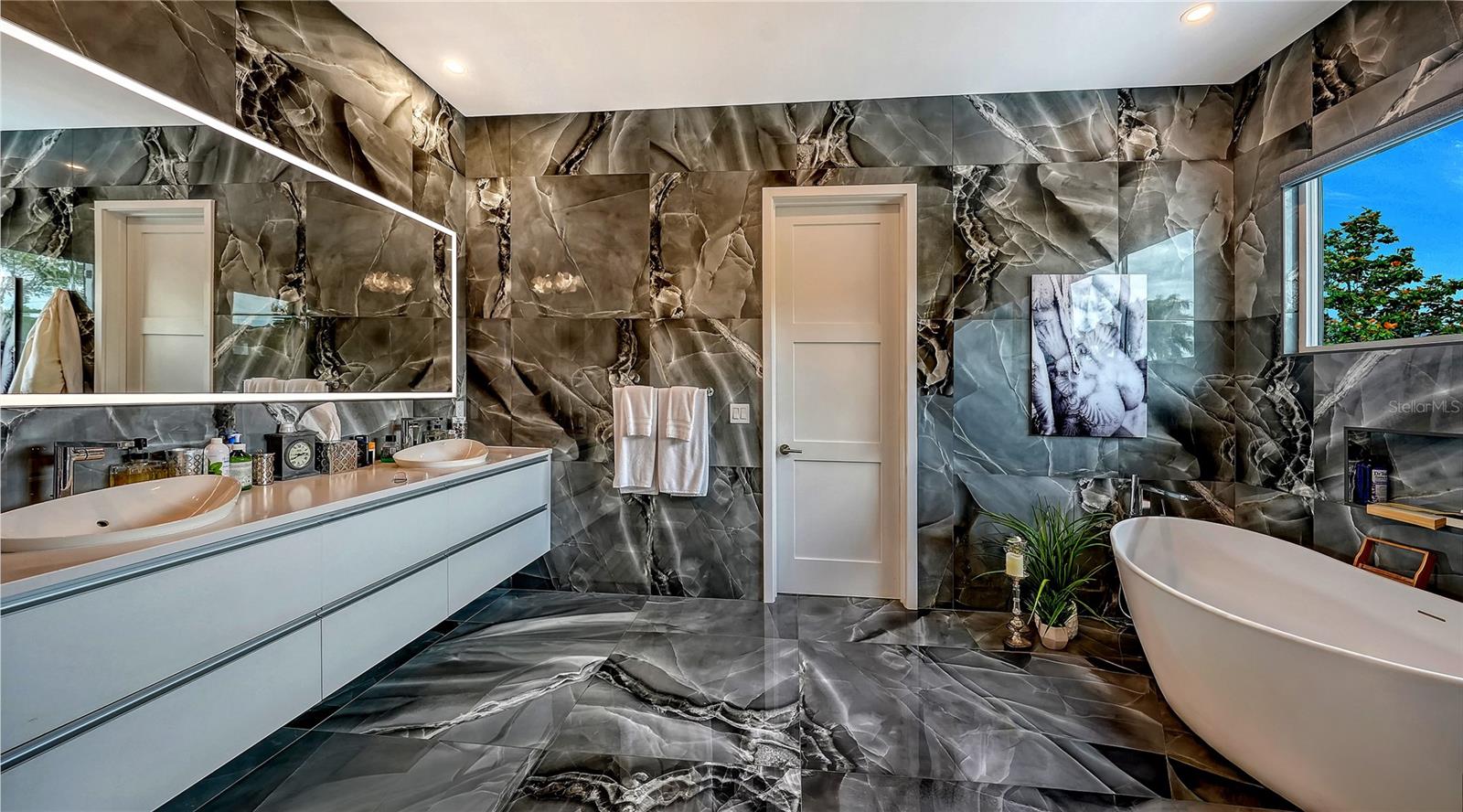 SOUTHPOINTE SHORES - Residential