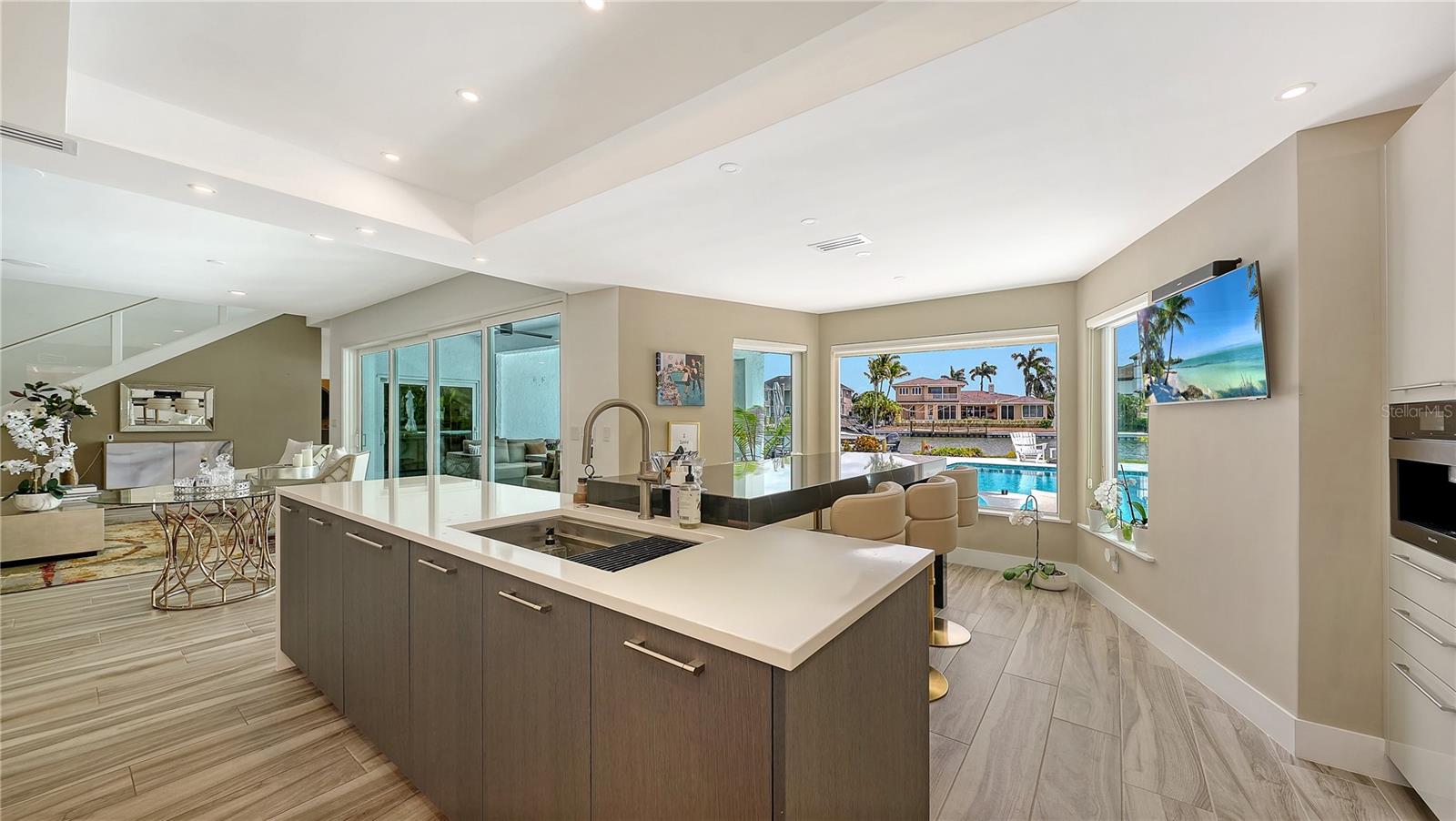 SOUTHPOINTE SHORES - Residential