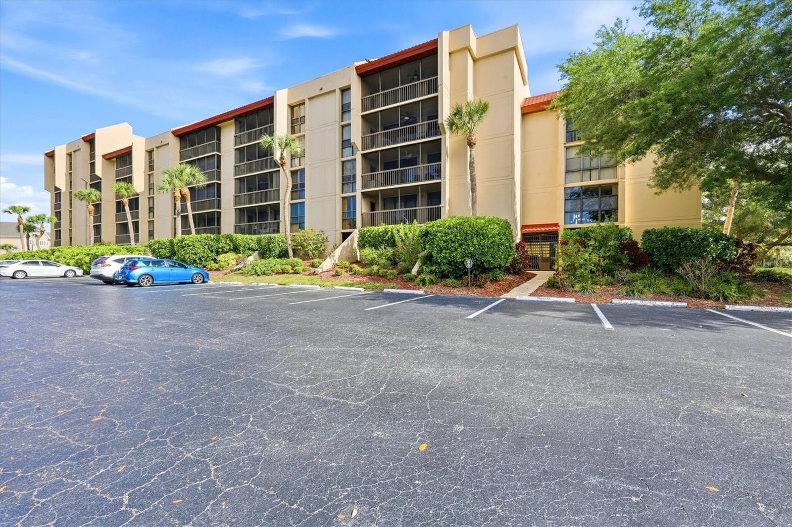 PROMENADES EAST - Residential