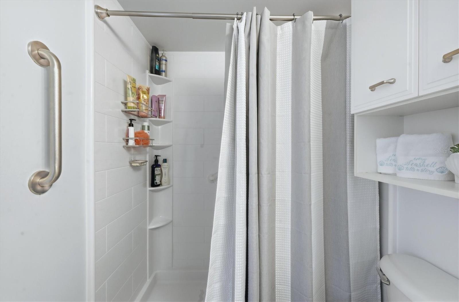 PROMENADES EAST - Residential