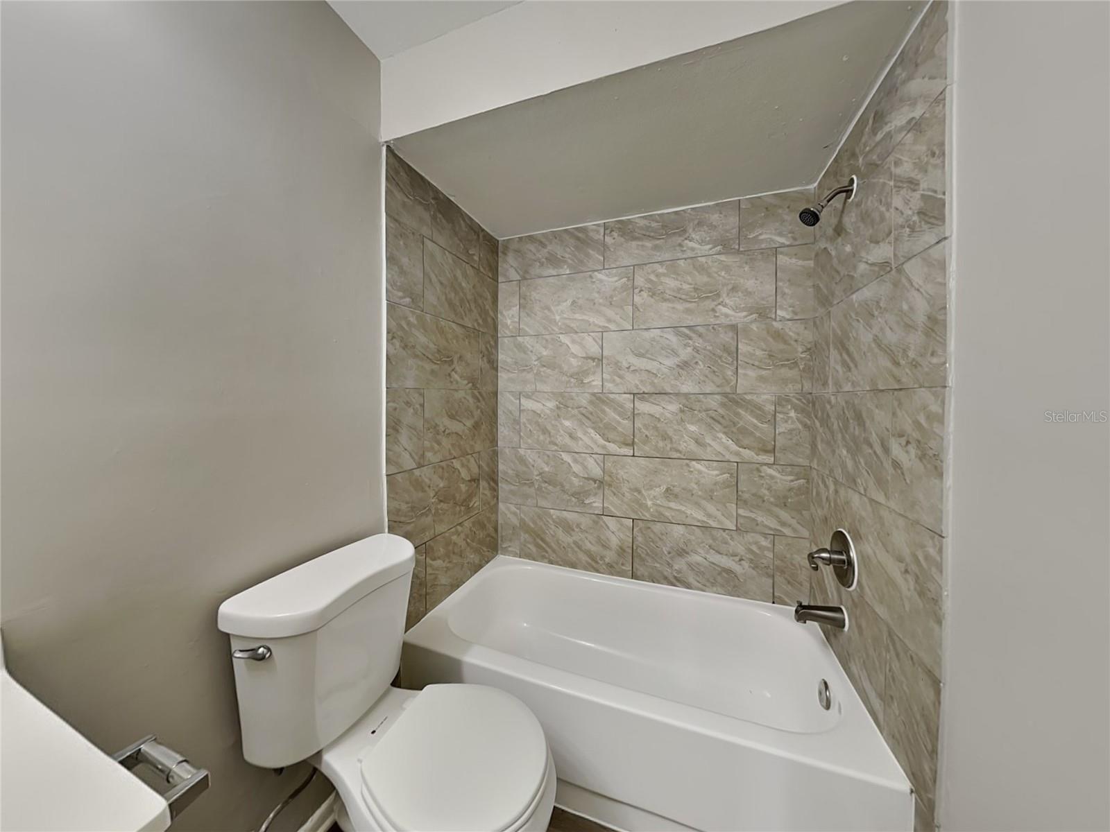COUNTRY HILLS UNIT ONE A - Residential Lease