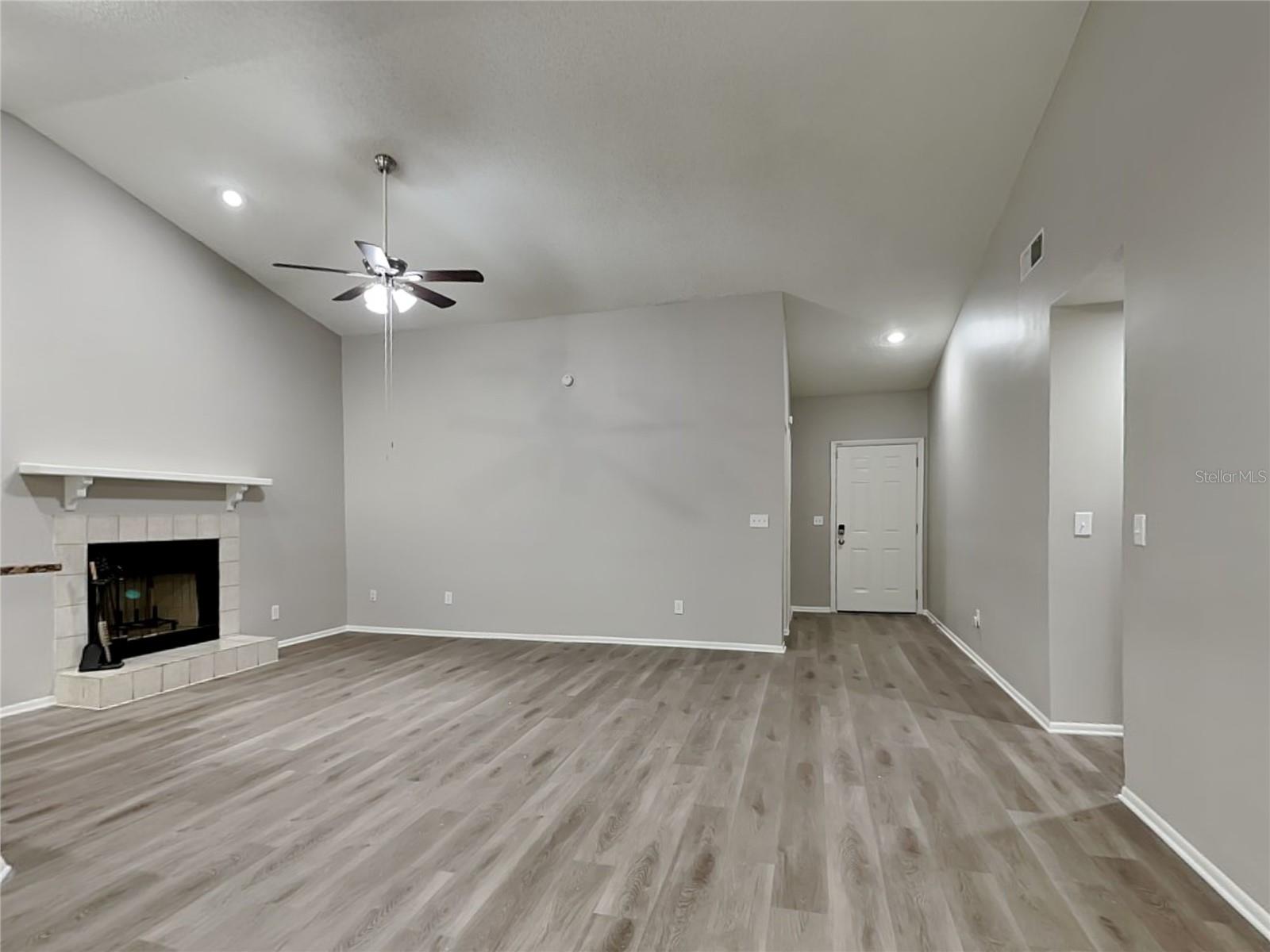 COUNTRY HILLS UNIT ONE A - Residential Lease