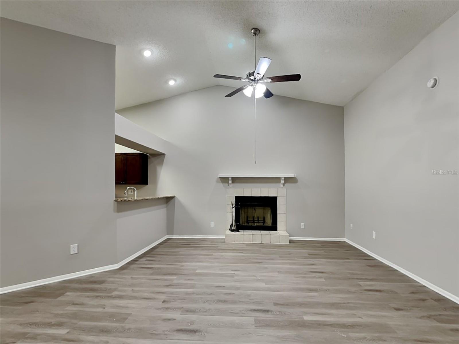 COUNTRY HILLS UNIT ONE A - Residential Lease