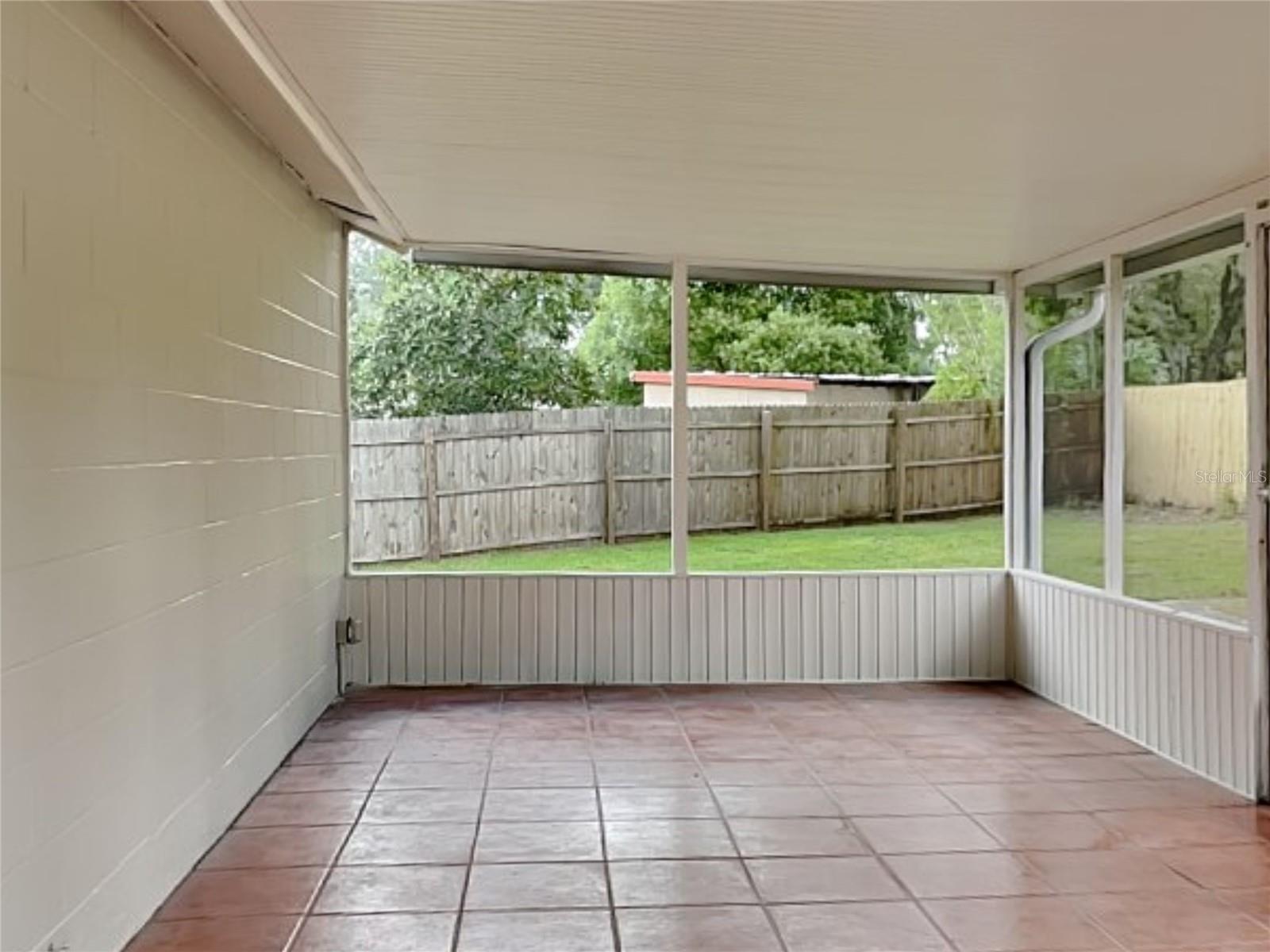 COUNTRY HILLS UNIT ONE A - Residential Lease