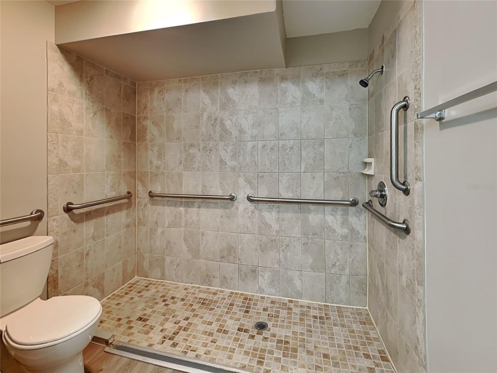 COUNTRY HILLS UNIT ONE A - Residential Lease