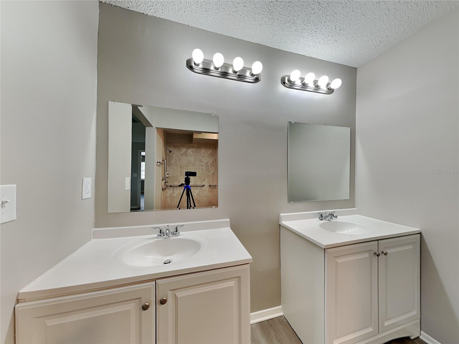 COUNTRY HILLS UNIT ONE A - Residential Lease