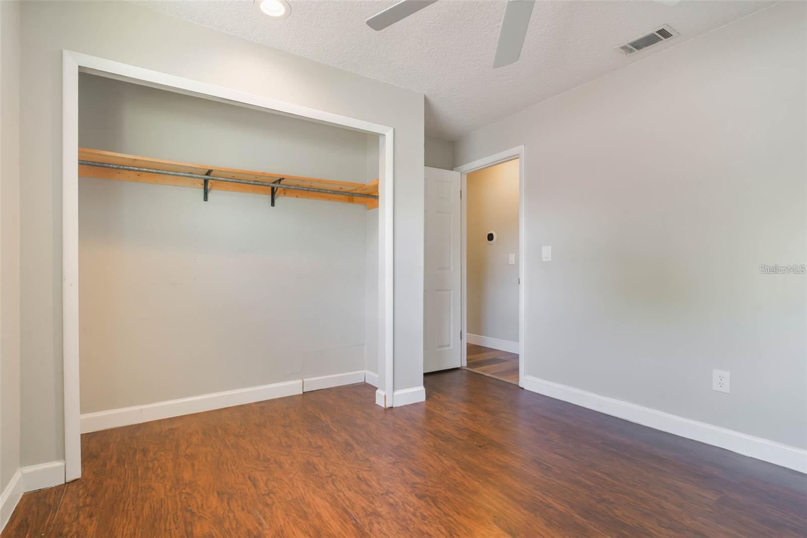 STERLING PARK UNIT 01 - Residential Lease