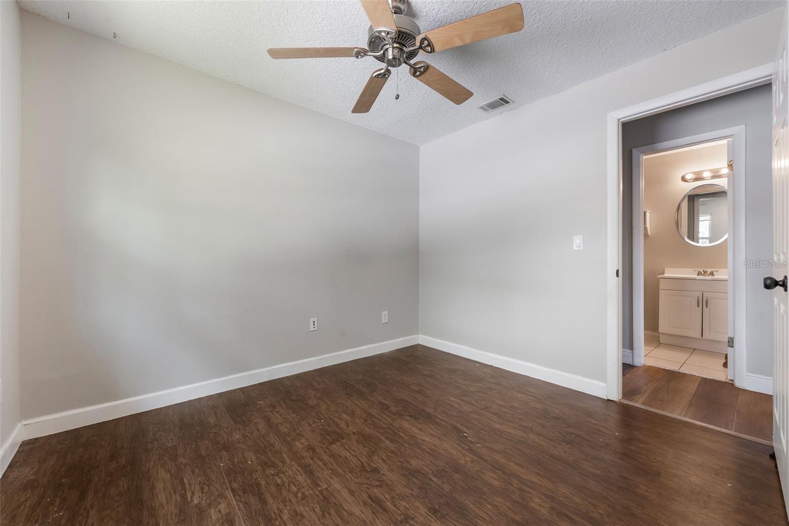 STERLING PARK UNIT 01 - Residential Lease