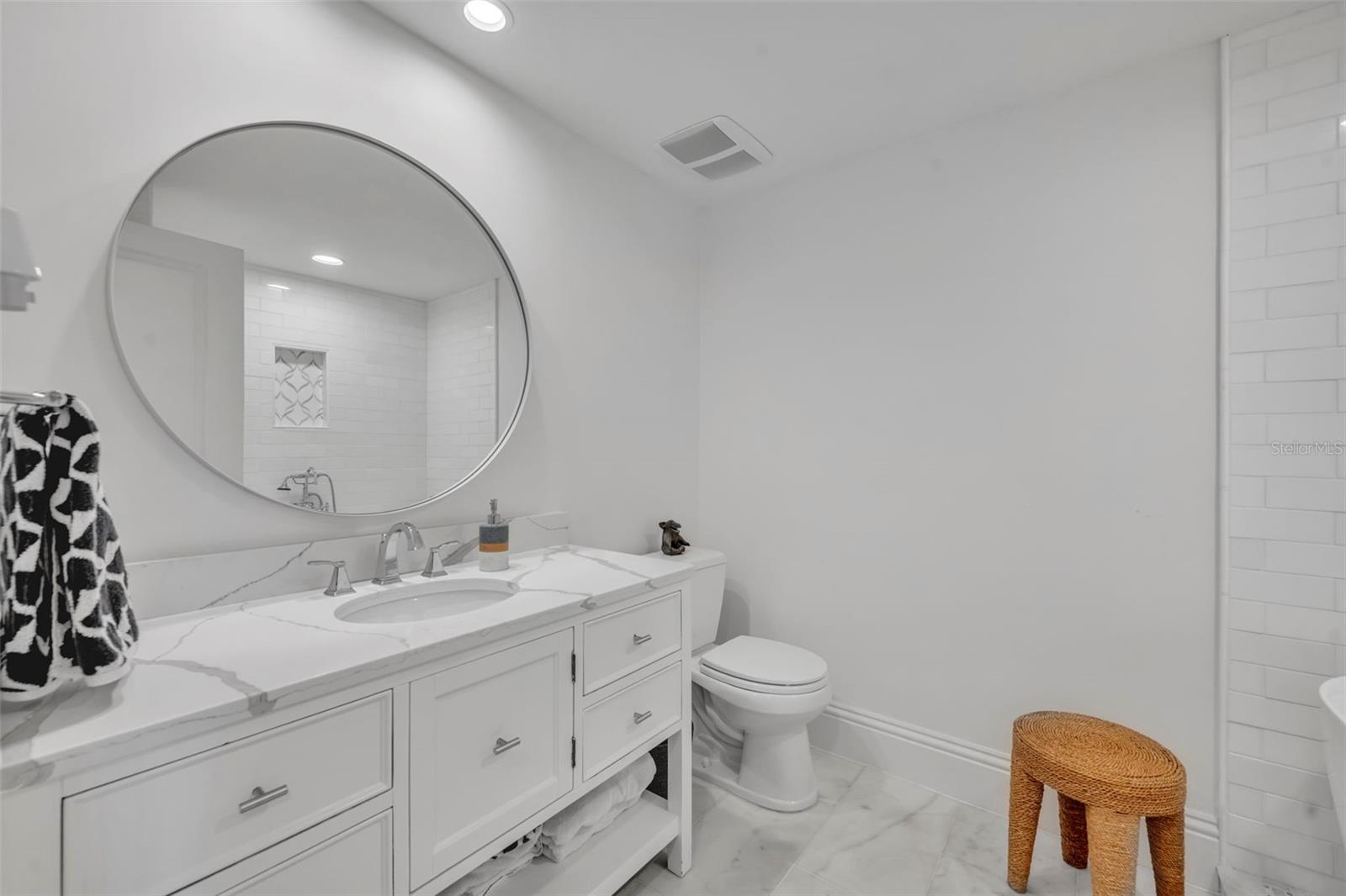 WHISPERING WATERS/PHILLIPS CIRCLE REP - Residential