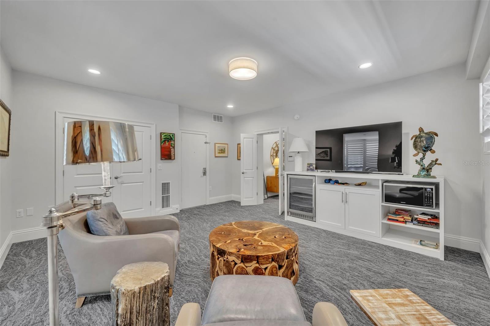 WHISPERING WATERS/PHILLIPS CIRCLE REP - Residential