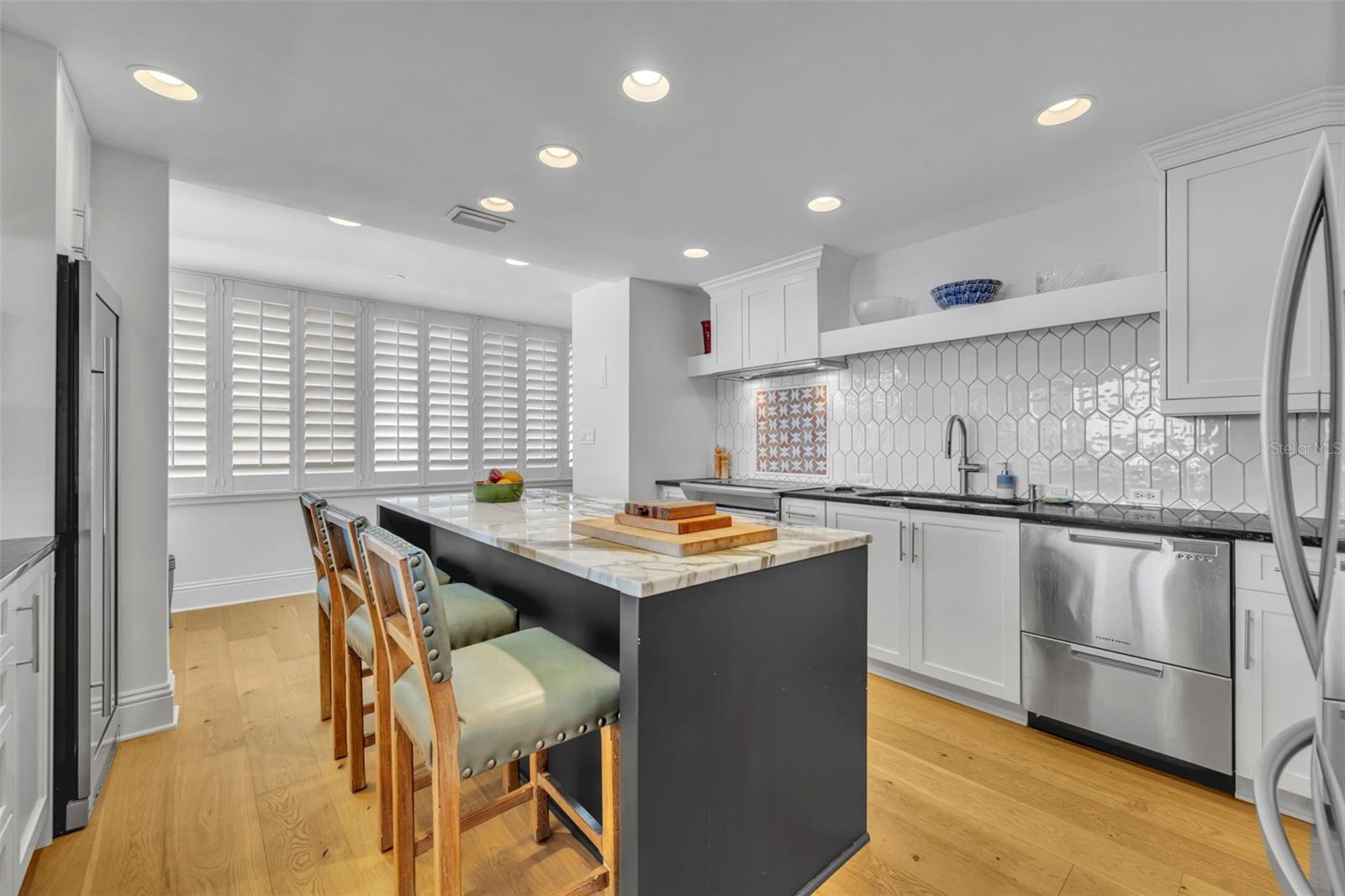 WHISPERING WATERS/PHILLIPS CIRCLE REP - Residential