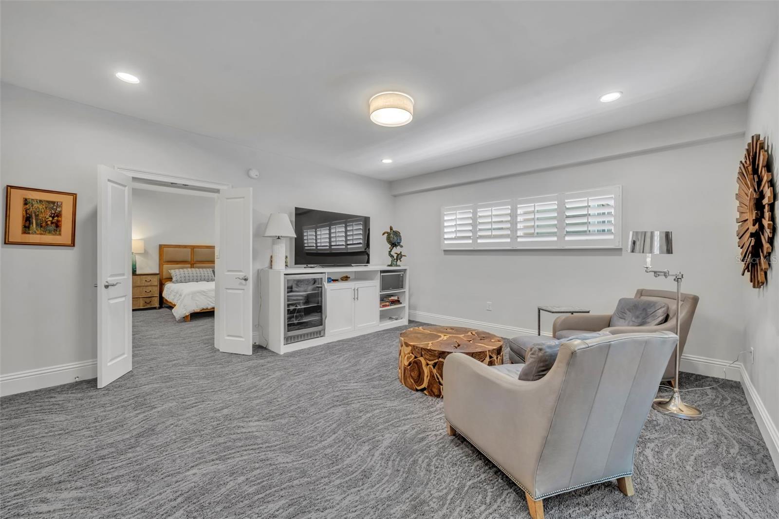 WHISPERING WATERS/PHILLIPS CIRCLE REP - Residential