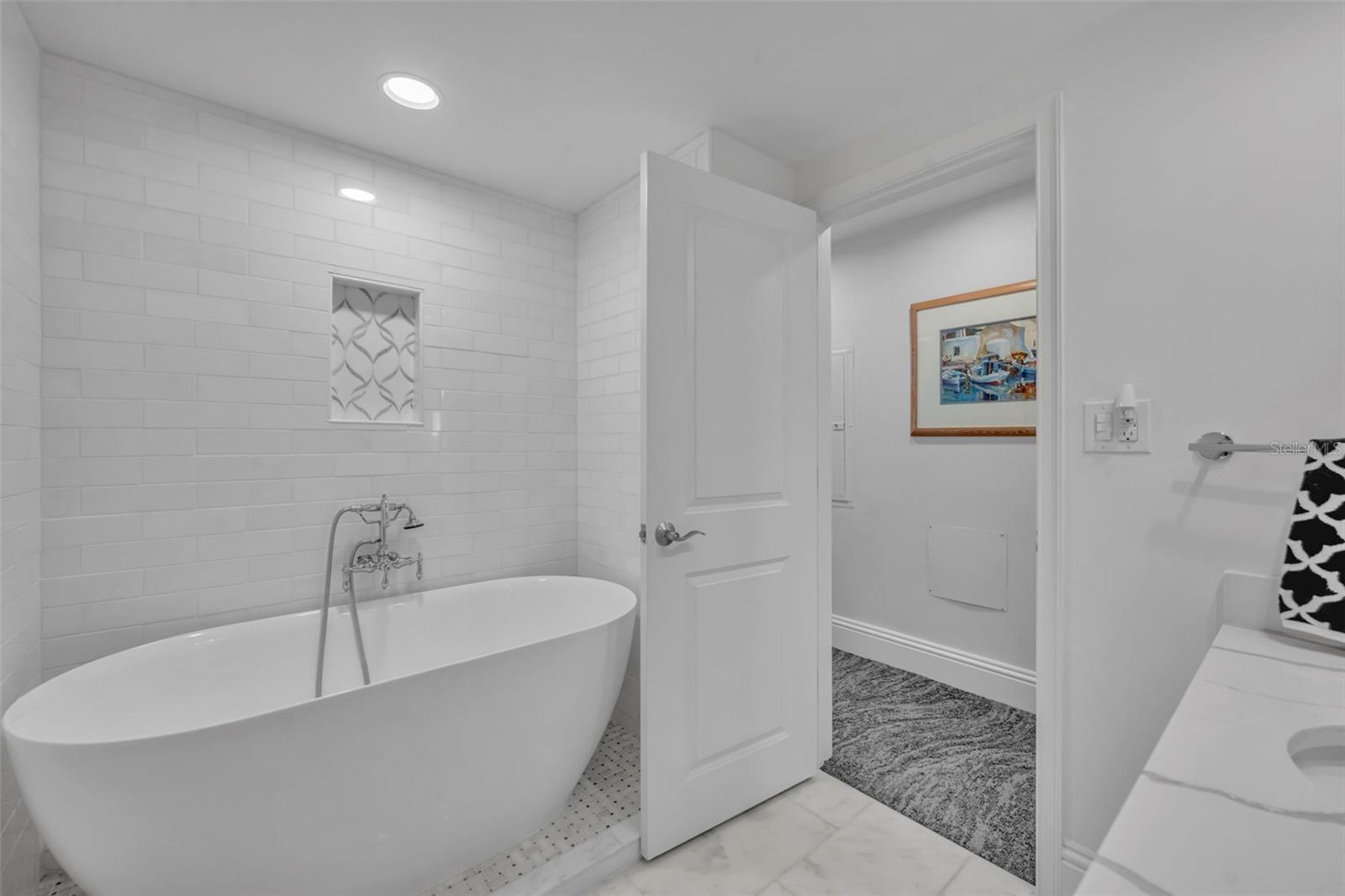 WHISPERING WATERS/PHILLIPS CIRCLE REP - Residential
