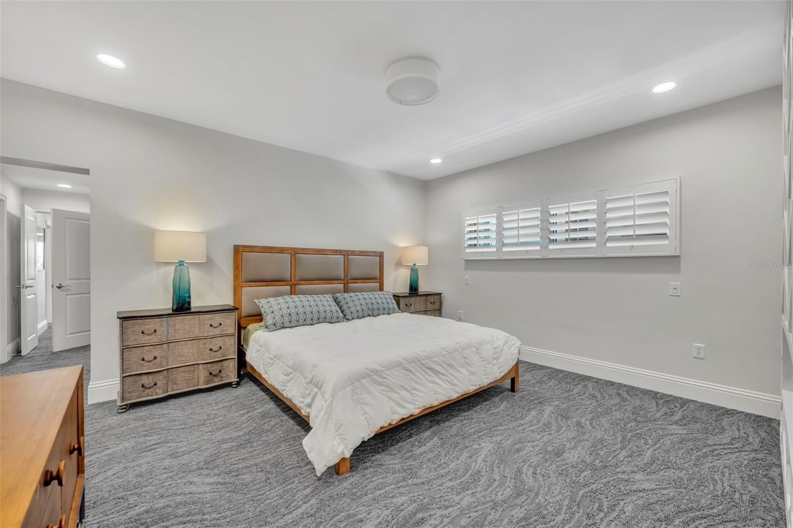 WHISPERING WATERS/PHILLIPS CIRCLE REP - Residential