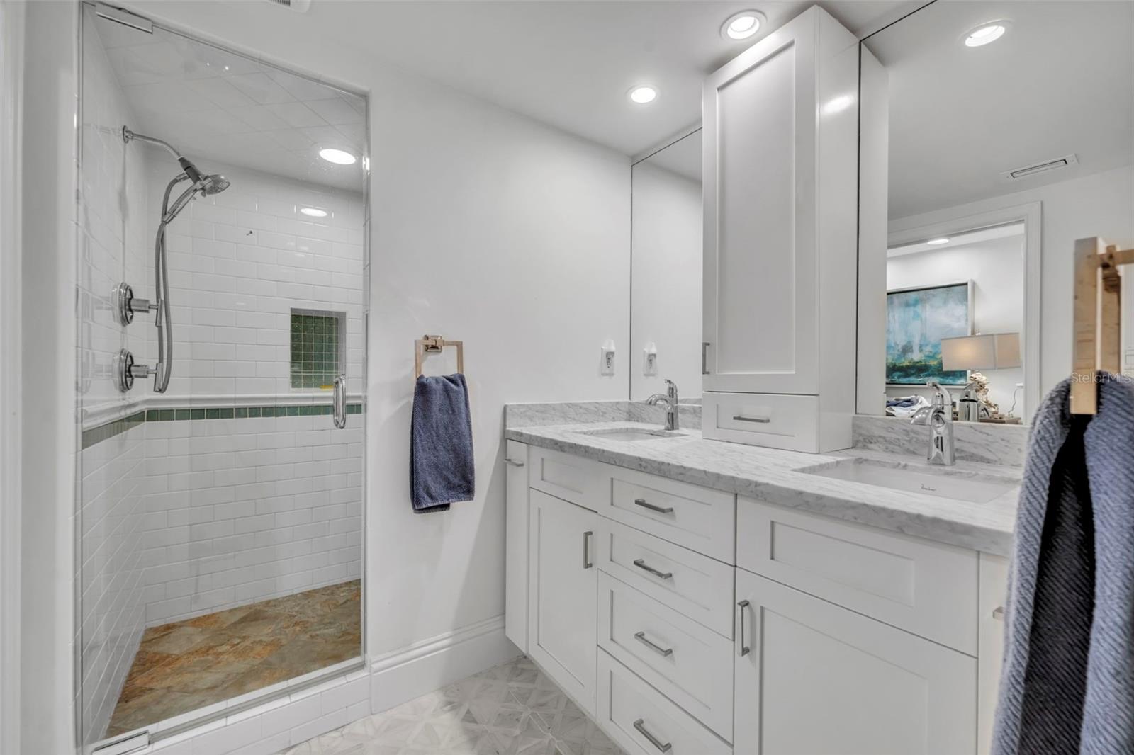 WHISPERING WATERS/PHILLIPS CIRCLE REP - Residential