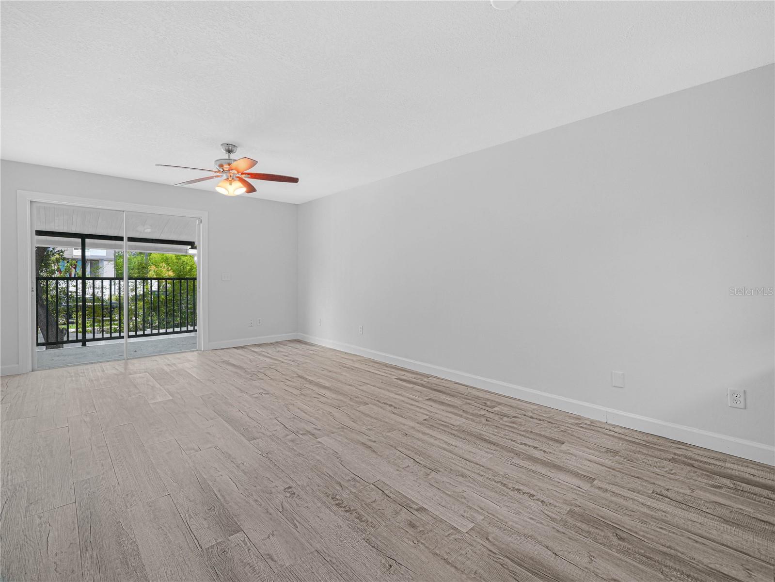 3811 N OAK DRIVE E62