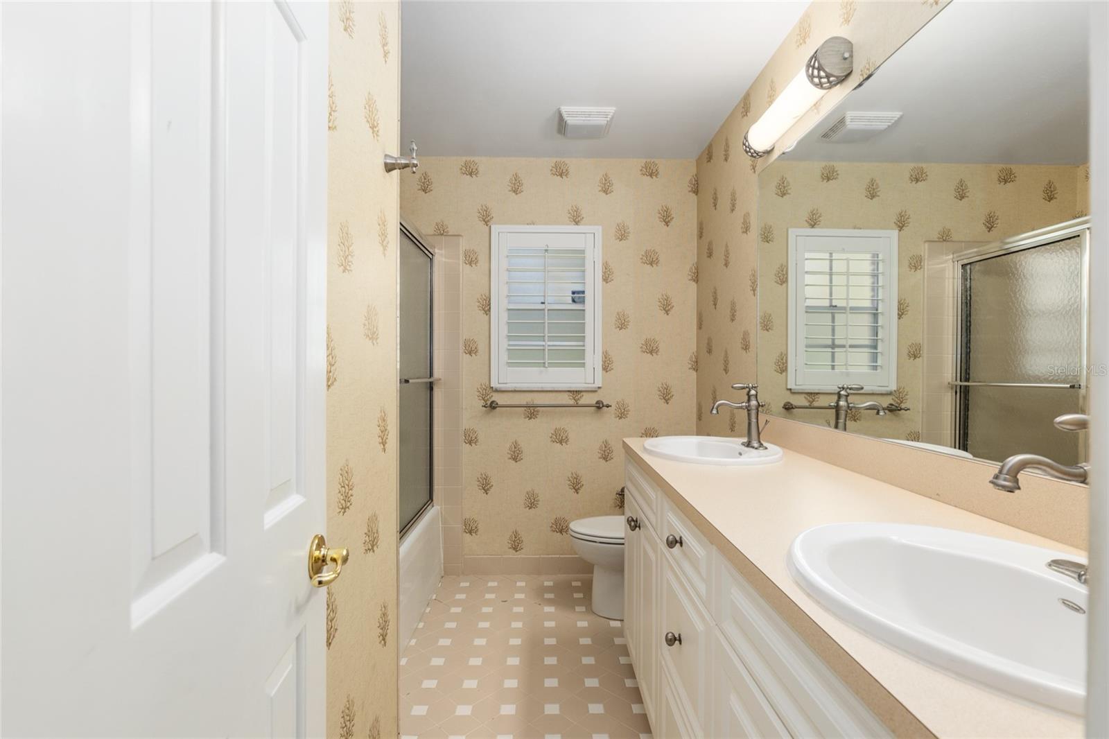 SHERWOOD FOREST - Residential Lease