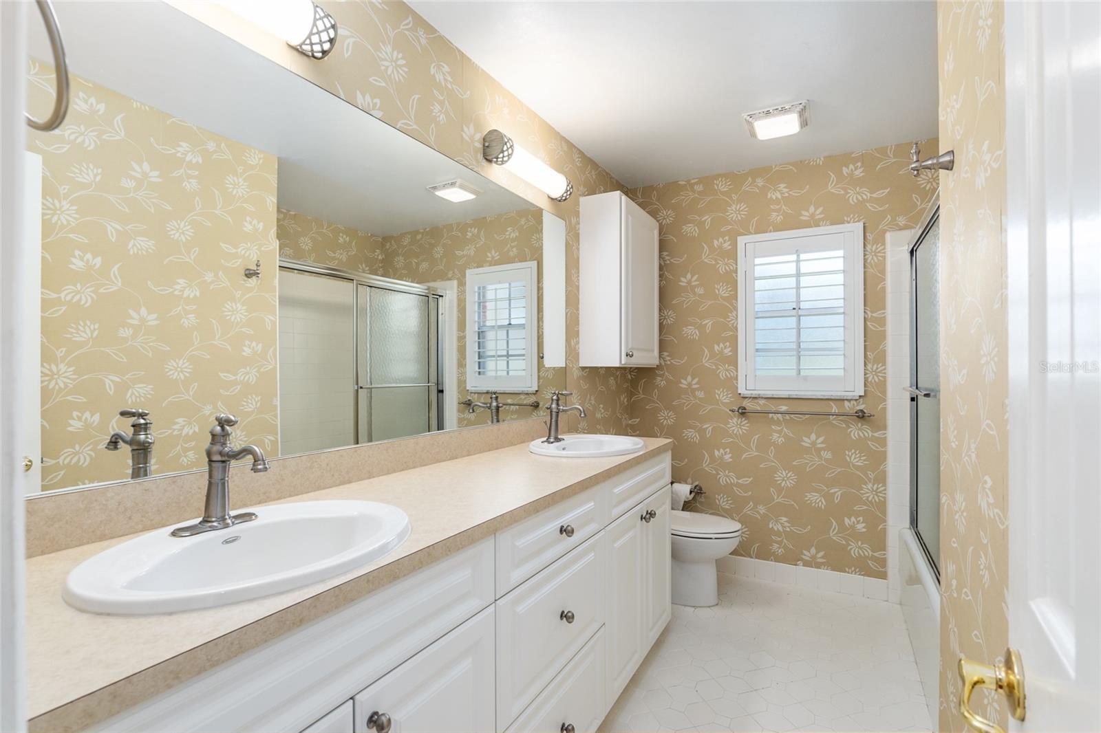 SHERWOOD FOREST - Residential Lease