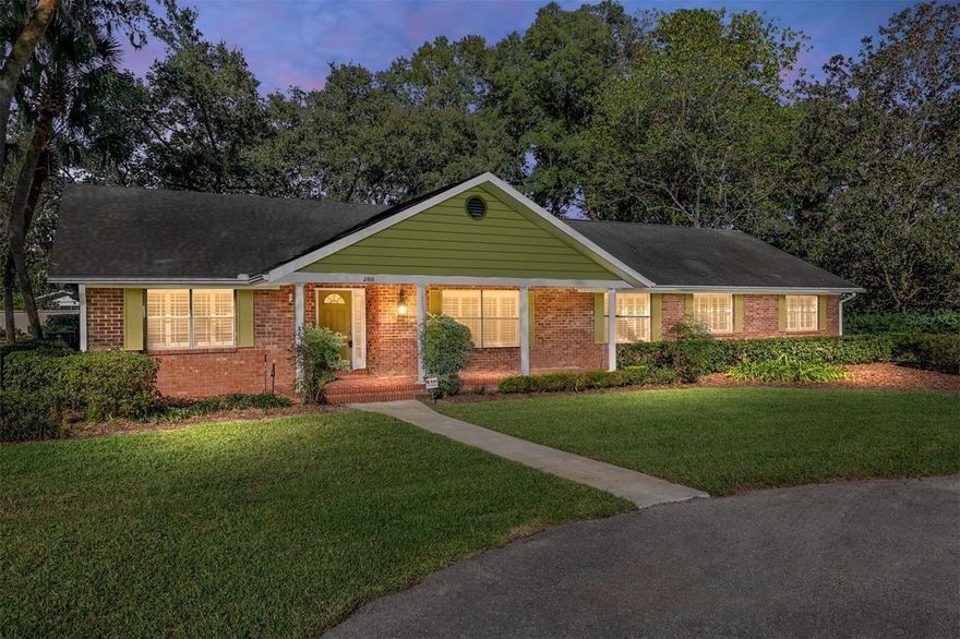 Are you looking for a rental home in SE Ocala?  If so, put this one at the top of your list.  This beauty has it all.  5 Bedrooms/3 Bathrooms.  Incredible Living Space.  Attached Garage.  Corner Lot.  A private backyard perfect for a relaxing afternoon with loved ones.  Jump on this opportunity and set up a showing today.