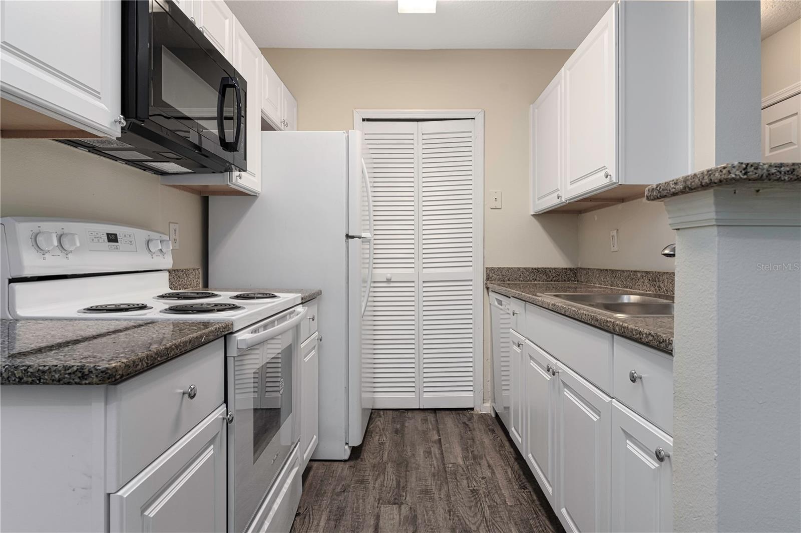 SUNSET LAKE - Residential Lease